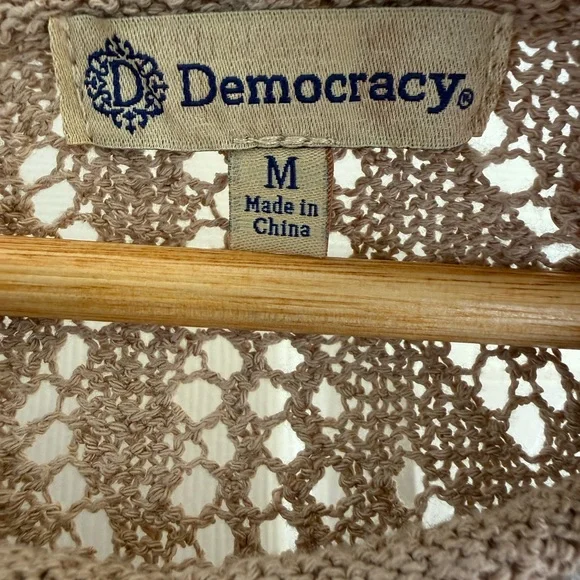 Democracy Textured Tan Sweater Size Medium - Picture 2 of 4